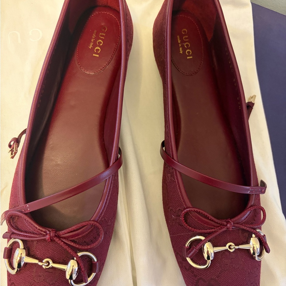 📌📌 SOLD 📌📌 SOLD 📌📌. Gucci Women's Deep Red Flats with Gold Accents